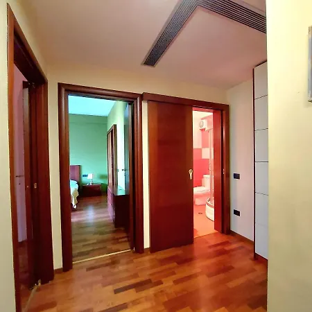 Center Easystay Penthouse * Τίρανα